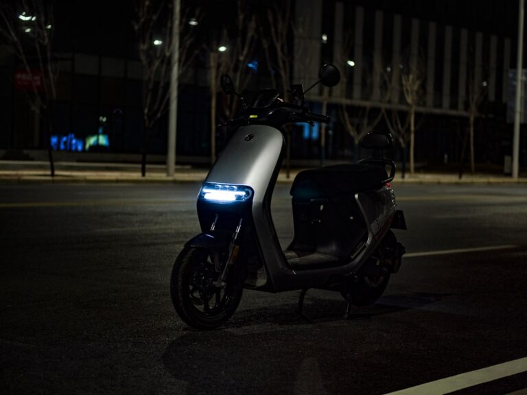 découvrez les réglementations 2026 concernant les trottinettes électriques : nouvelles règles, obligations légales et conseils pour rouler en toute sécurité.