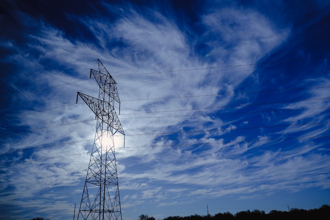 découvrez comment optimiser vos coûts énergétiques grâce à des stratégies efficaces et des solutions innovantes pour réduire vos dépenses tout en préservant l'environnement.