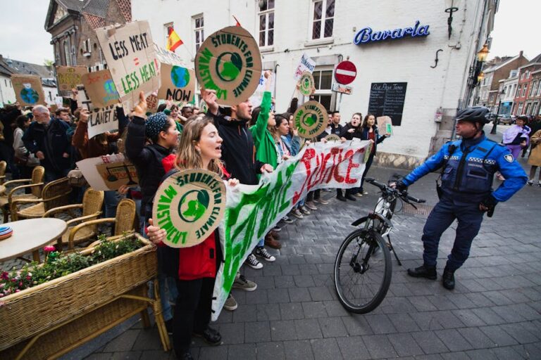 Marche mondiale pour le climat rassemblant des centaines de milliers de citoyens avant la COP21